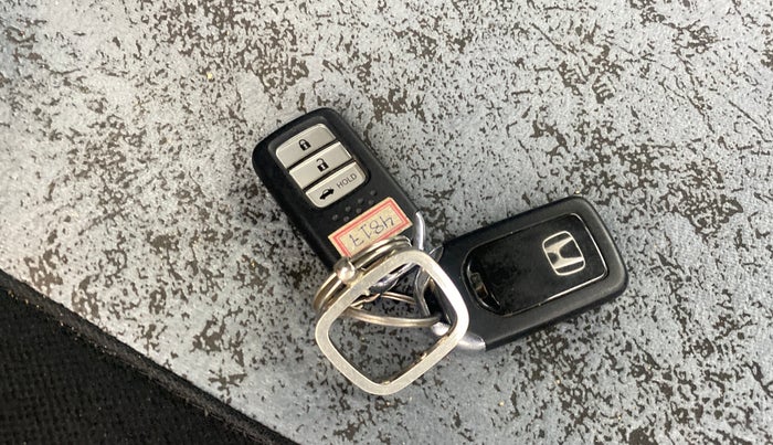 2021 Honda Amaze 1.2L I-VTEC VX CVT, Petrol, Automatic, 69,066 km, Key Close Up