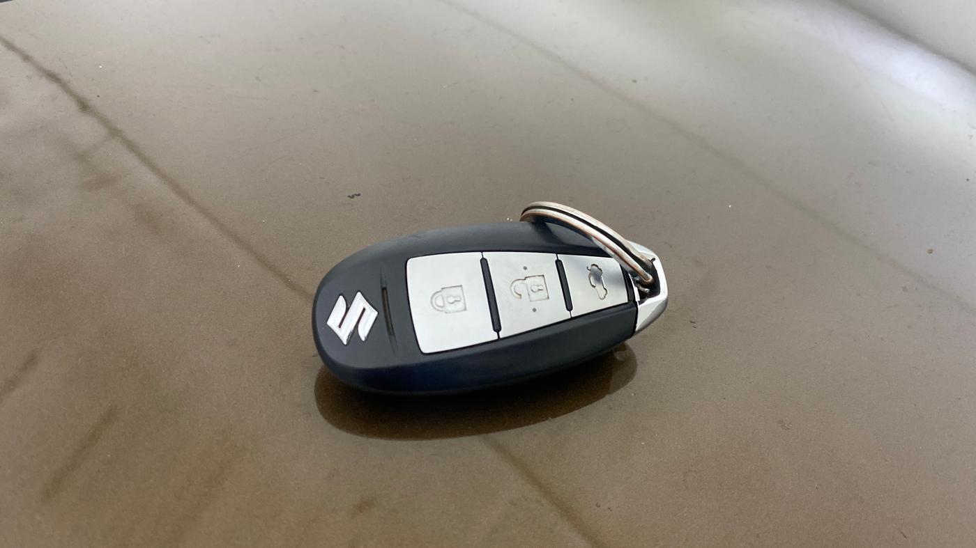 2016 Maruti Ciaz ZXI AT, Petrol, Automatic, 35,276 km, Key Close Up