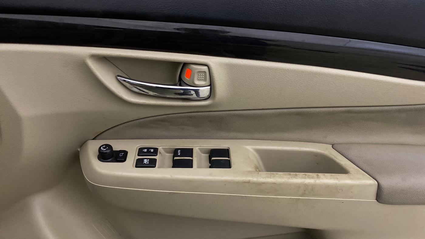 2016 Maruti Ciaz ZXI AT, Petrol, Automatic, 35,276 km, Driver Side Door Panels Control