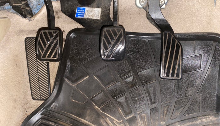 2015 Maruti Ciaz ZXI, Petrol, Manual, 96,632 km, Pedals