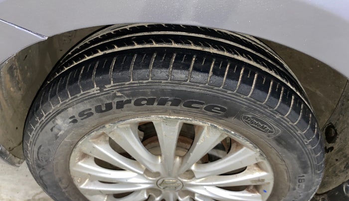 2015 Maruti Ciaz ZXI, Petrol, Manual, 96,632 km, Left Front Tyre Tread
