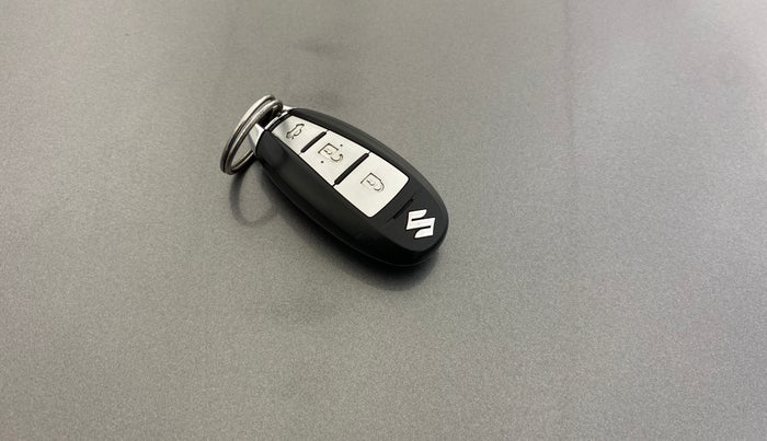 2015 Maruti Ciaz ZXI, Petrol, Manual, 96,632 km, Key Close Up