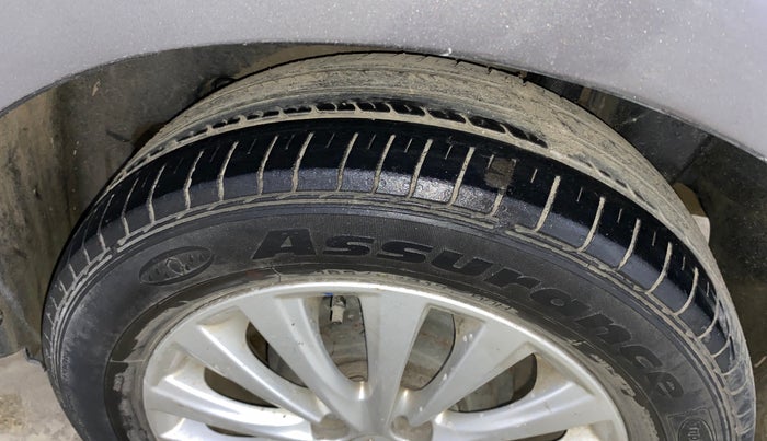 2015 Maruti Ciaz ZXI, Petrol, Manual, 96,632 km, Left Rear Tyre Tread