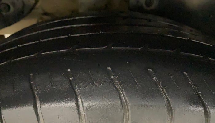 2016 Hyundai Creta SX PLUS 1.6 PETROL, Petrol, Manual, 36,776 km, Right Rear Tyre Tread