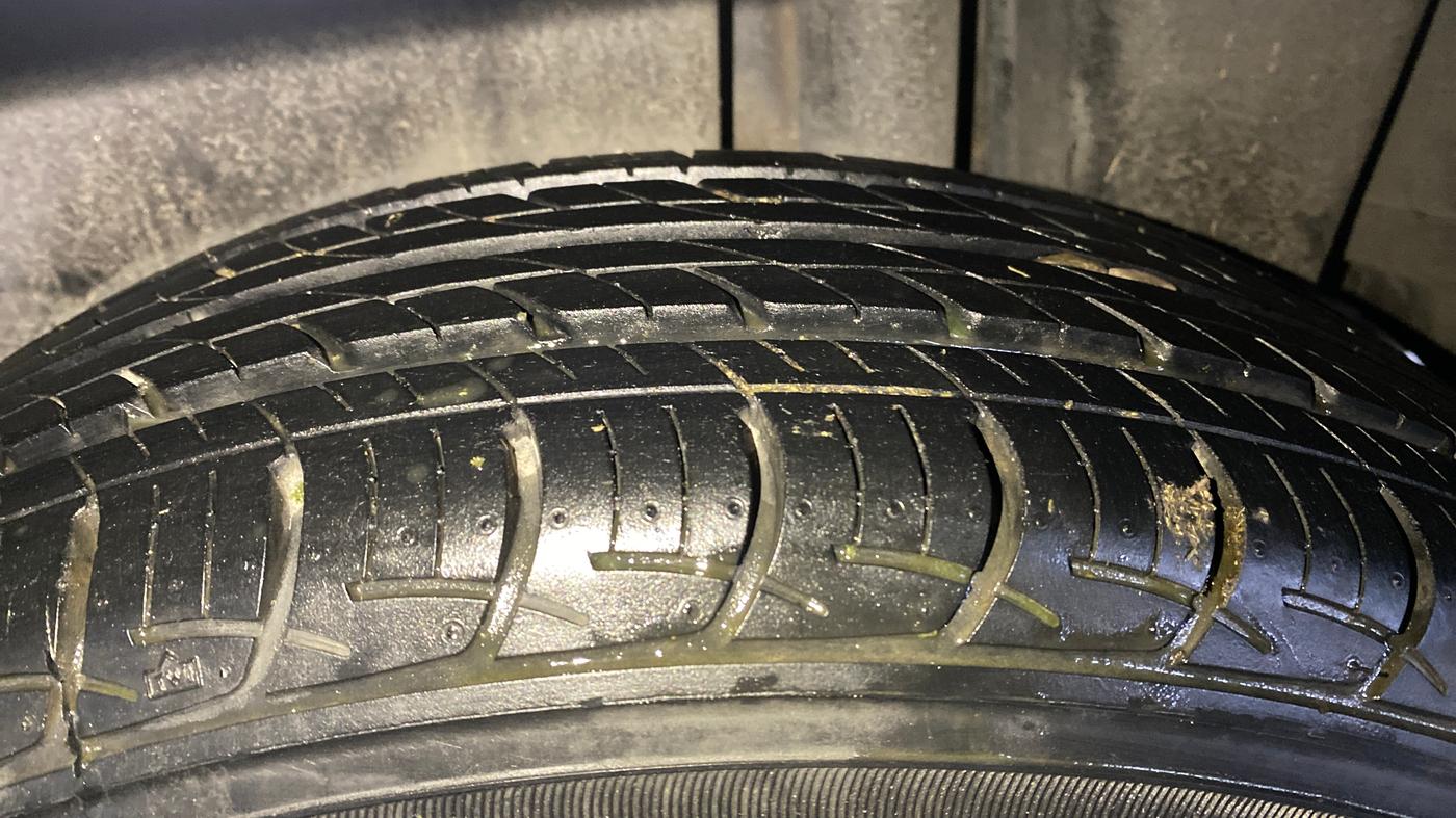 2015 Maruti Ciaz VXI, Petrol, Manual, 34,738 km, Left Rear Tyre Tread