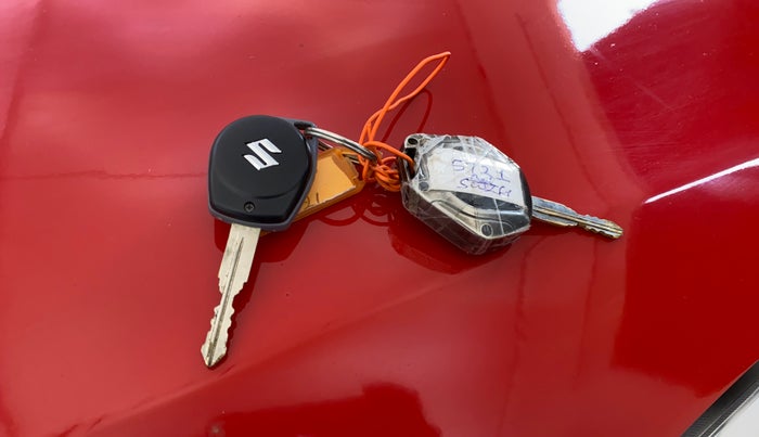 2017 Maruti Swift LXI (O), Petrol, Manual, 75,068 km, Key Close Up