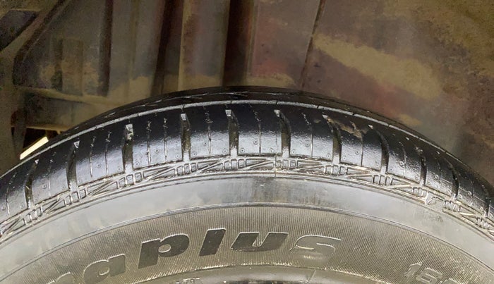 2017 Maruti Swift LXI (O), Petrol, Manual, 75,068 km, Right Rear Tyre Tread