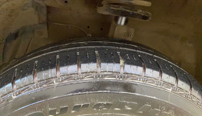 2017 Maruti Swift LXI (O), Petrol, Manual, 75,068 km, Left Front Tyre Tread