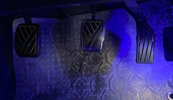 2017 Maruti Swift LXI (O), Petrol, Manual, 75,068 km, Pedals