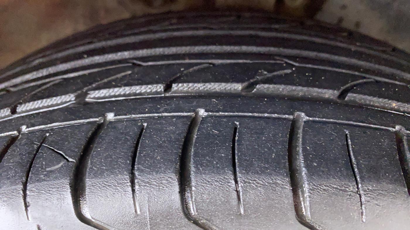 2015 Volkswagen Polo GT TSI 1.2 PETROL AT, Petrol, Automatic, 87,516 km, Right Front Tyre Tread