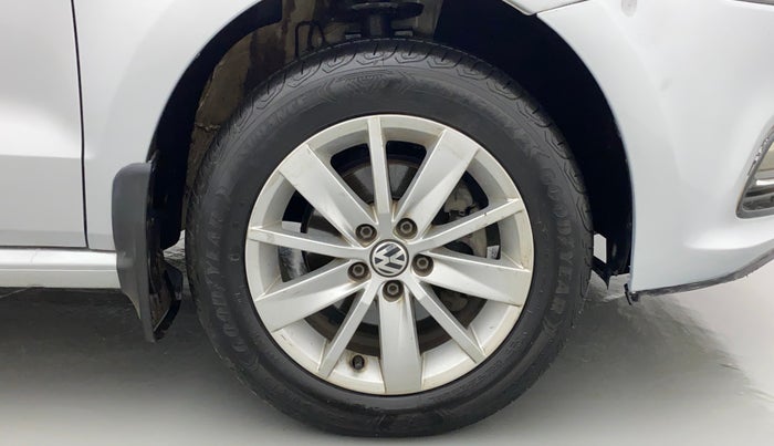 2015 Volkswagen Polo HIGHLINE1.2L, Petrol, Manual, 85,767 km, Right Front Wheel