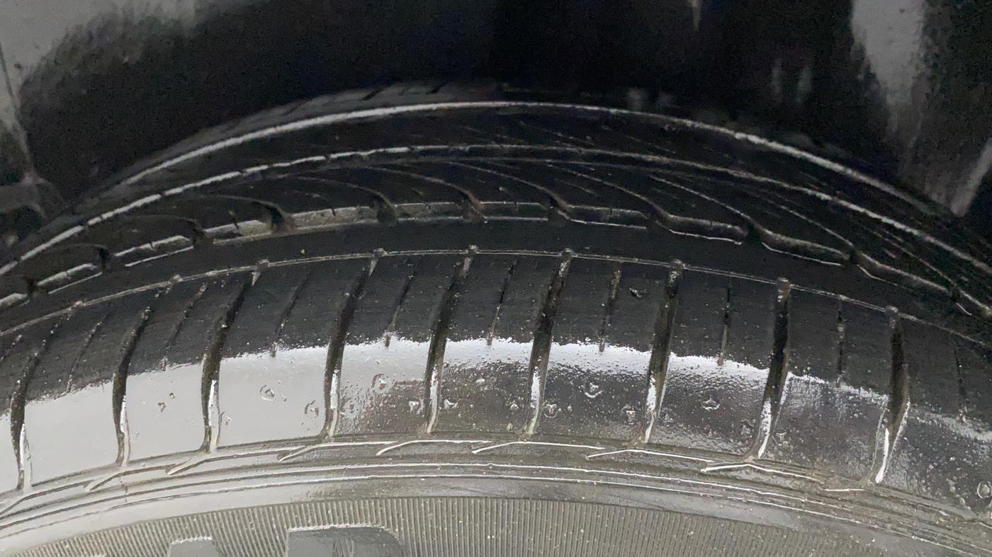 2015 Volkswagen Polo HIGHLINE1.2L, Petrol, Manual, 85,767 km, Left Rear Tyre Tread