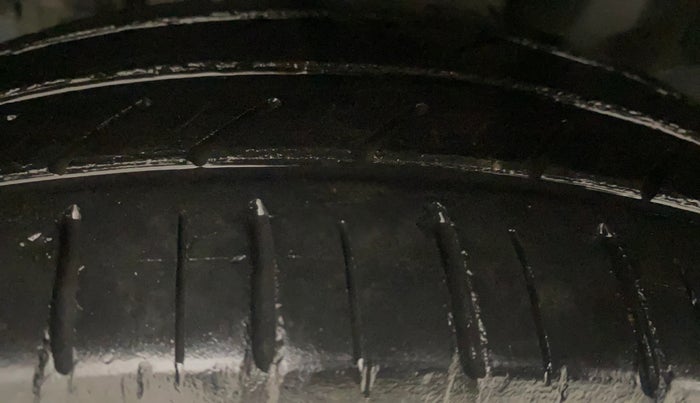 2022 Renault Kwid RXT 1.0 (O), Petrol, Manual, 49,467 km, Left Front Tyre Tread