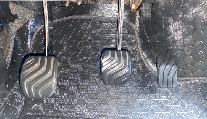 2022 Renault Kwid RXT 1.0 (O), Petrol, Manual, 49,467 km, Pedals