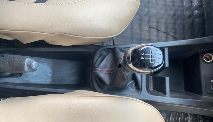 2022 Renault Kwid RXT 1.0 (O), Petrol, Manual, 49,467 km, Gear Lever