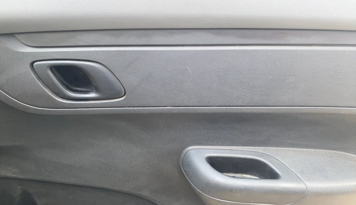 2022 Renault Kwid RXT 1.0 (O), Petrol, Manual, 49,467 km, Driver Side Door Panels Control