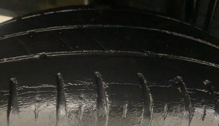 2022 Renault Kwid RXT 1.0 (O), Petrol, Manual, 49,467 km, Right Rear Tyre Tread