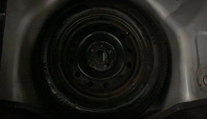 2014 Maruti Swift VXI, Petrol, Manual, 49,566 km, Spare Tyre