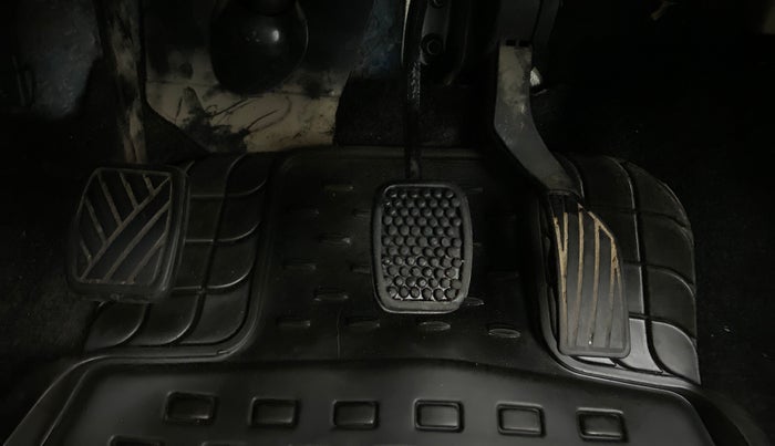 2013 Maruti Swift LXI D, Petrol, Manual, 99,933 km, Pedals
