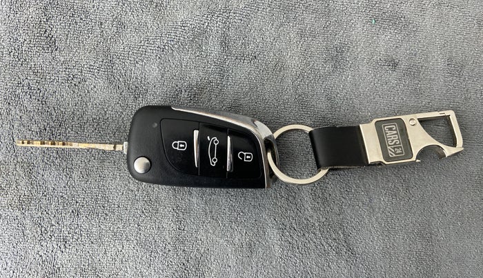 2013 Maruti Swift LXI D, Petrol, Manual, 99,933 km, Key Close Up