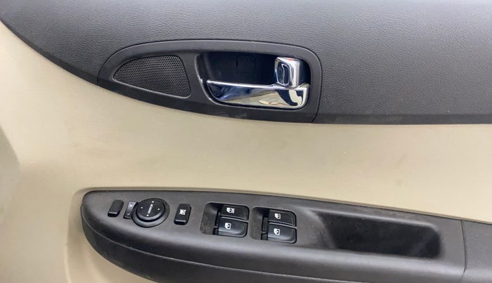 2014 Hyundai Elite i20 ASTA 1.2, Petrol, Manual, 62,552 km, Driver Side Door Panels Control