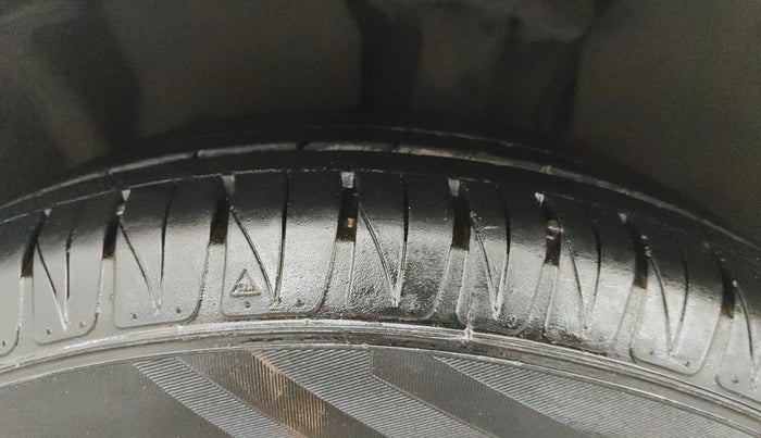 2017 Ford Ecosport TITANIUM 1.5L PETROL AT, Petrol, Automatic, 37,981 km, Left Front Tyre Tread