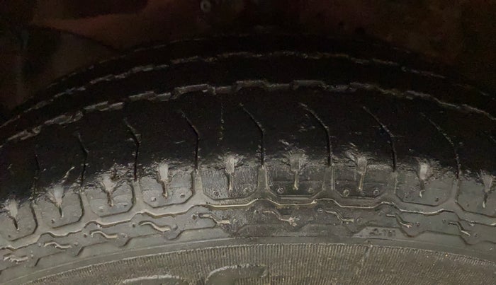 2018 Honda Brio S(O) MT, Petrol, Manual, 50,198 km, Left Front Tyre Tread