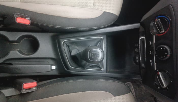 2018 Hyundai Elite i20 SPORTZ 1.2, Petrol, Manual, 98,911 km, Gear Lever