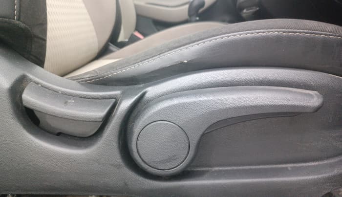 2018 Hyundai Elite i20 SPORTZ 1.2, Petrol, Manual, 98,911 km, Driver Side Adjustment Panel