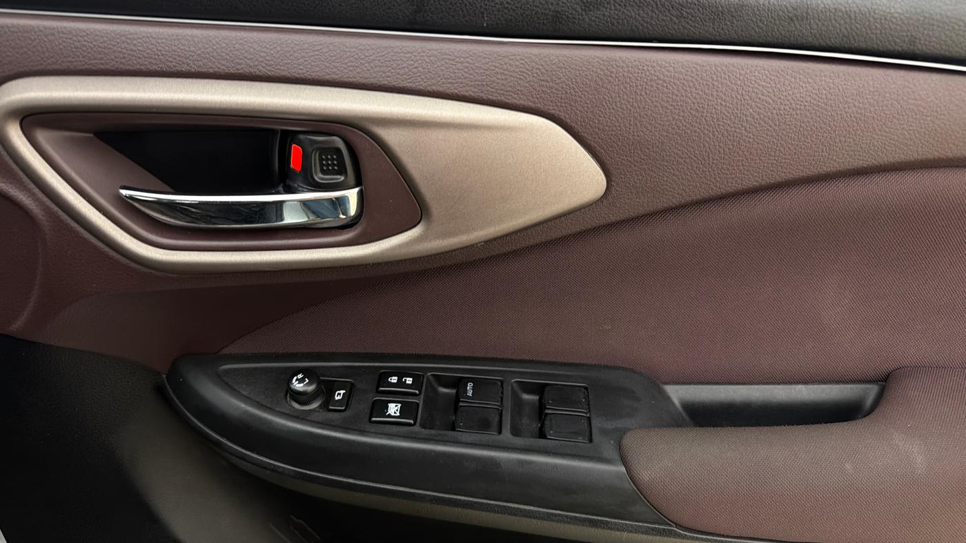 2024 Maruti FRONX DELTA PLUS 1.2L AGS, Petrol, Automatic, 24,962 km, Driver Side Door Panels Control