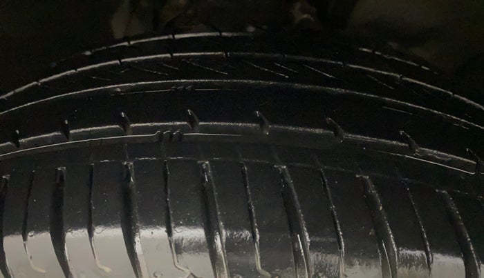 2018 Renault Duster 110 PS RXZ DIESEL, Diesel, Manual, 88,316 km, Right Front Tyre Tread