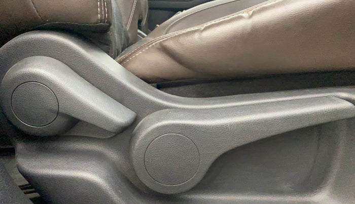 2019 Nissan Kicks XV PREMIUM O DUAL TONE DIESEL, Diesel, Manual, 45,593 km, Driver Side Adjustment Panel