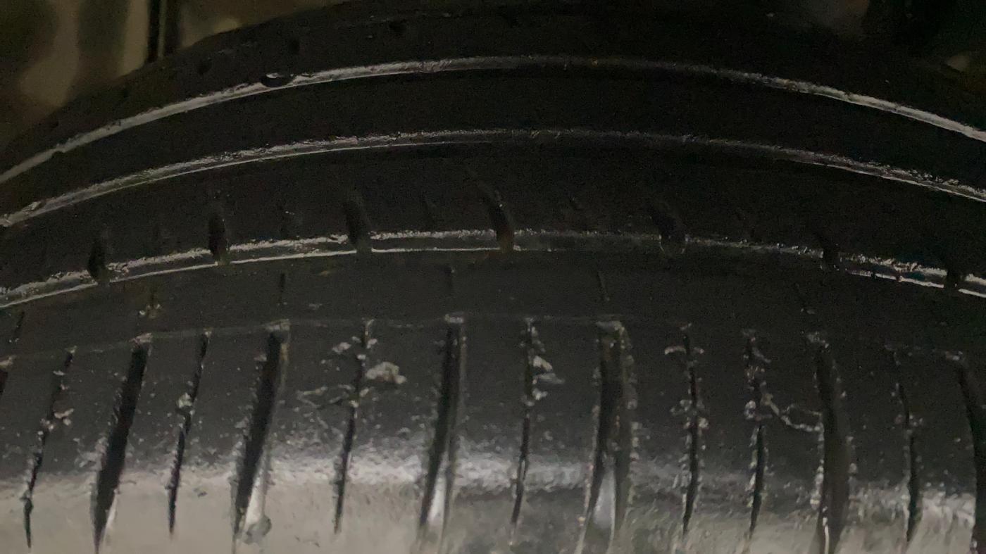 2019 Nissan Kicks XV PREMIUM O DUAL TONE DIESEL, Diesel, Manual, 45,593 km, Left Front Tyre Tread