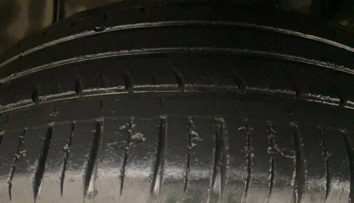 2019 Nissan Kicks XV PREMIUM O DUAL TONE DIESEL, Diesel, Manual, 45,593 km, Left Front Tyre Tread