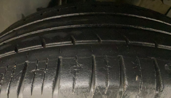 2019 Nissan Kicks XV PREMIUM O DUAL TONE DIESEL, Diesel, Manual, 45,593 km, Left Rear Tyre Tread