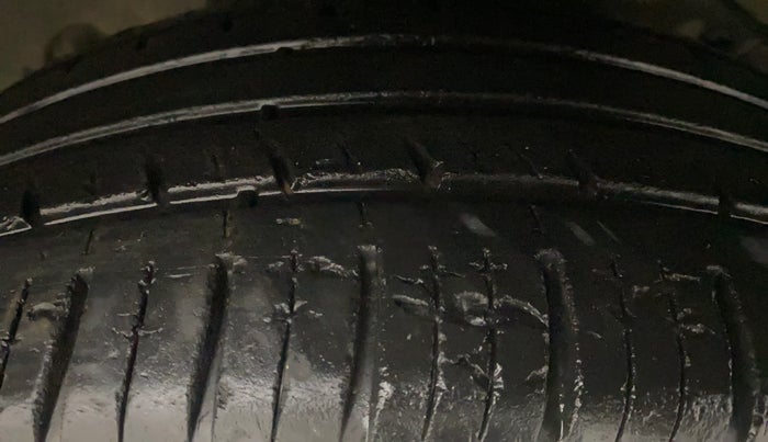 2019 Nissan Kicks XV PREMIUM O DUAL TONE DIESEL, Diesel, Manual, 45,593 km, Right Front Tyre Tread