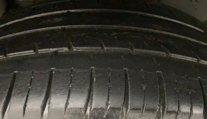 2019 Nissan Kicks XV PREMIUM O DUAL TONE DIESEL, Diesel, Manual, 45,593 km, Right Rear Tyre Tread