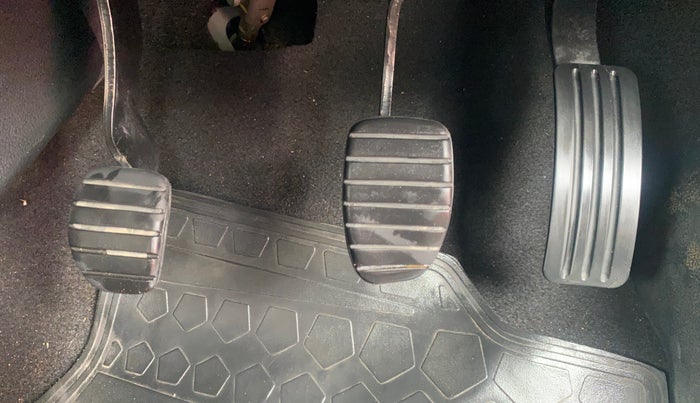 2019 Nissan Kicks XV PREMIUM O DUAL TONE DIESEL, Diesel, Manual, 45,593 km, Pedals