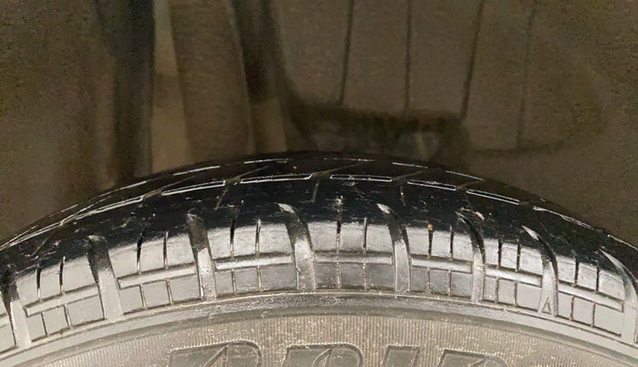 2022 Maruti Swift VXI, Petrol, Manual, 44,559 km, Right Rear Tyre Tread