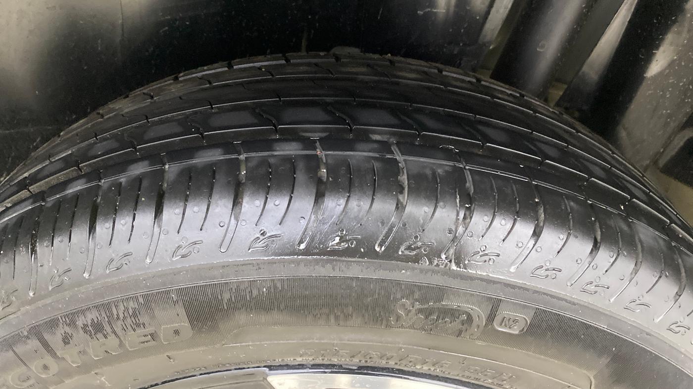 2025 Maruti BREZZA ZXI + SMART HYBRID, Petrol, Manual, 1,421 km, Left Rear Tyre Tread