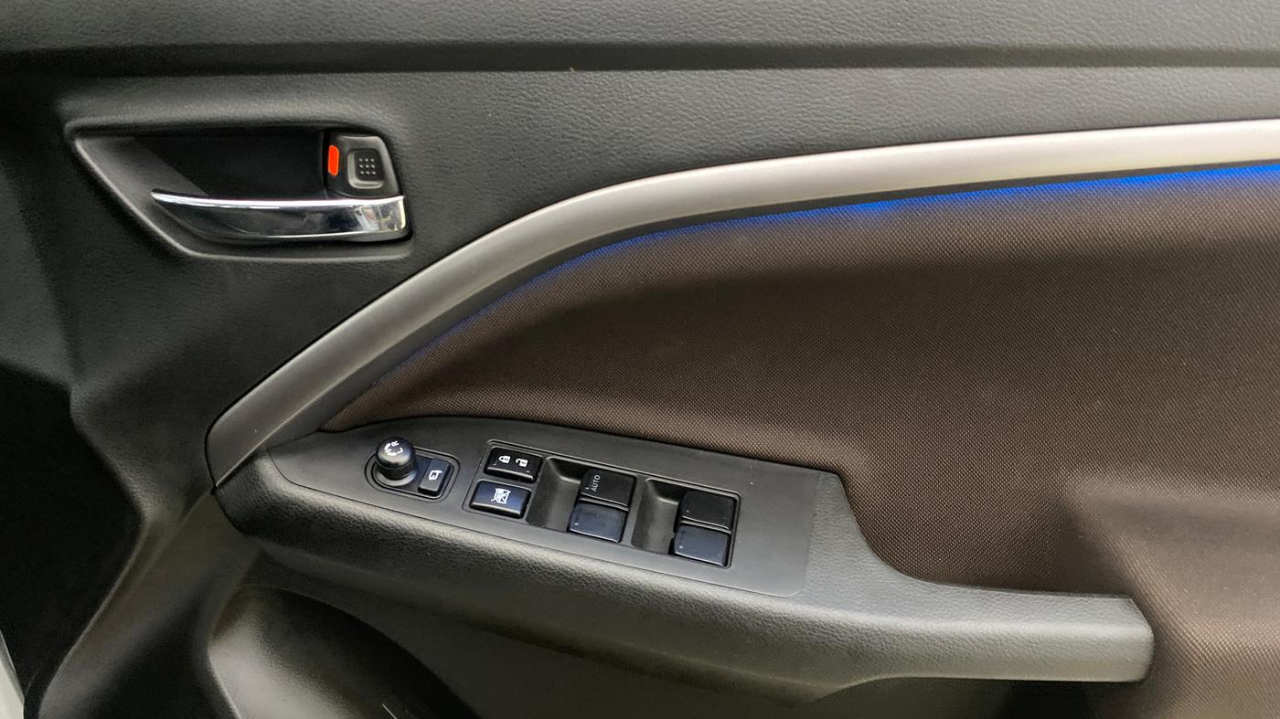 2025 Maruti BREZZA ZXI + SMART HYBRID, Petrol, Manual, 1,421 km, Driver Side Door Panels Control
