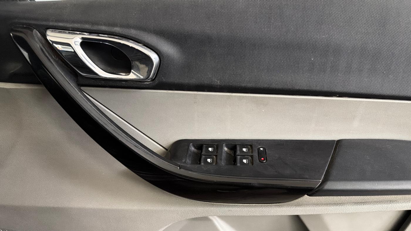 2017 Tata Tiago XZA PETROL, Petrol, Automatic, 96,720 km, Driver Side Door Panels Control