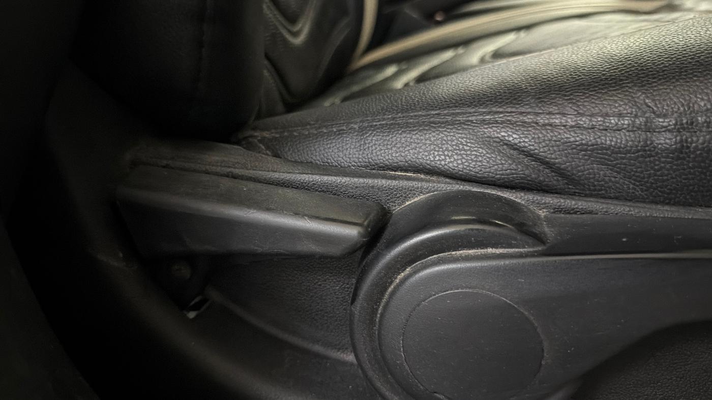 2017 Tata Tiago XZA PETROL, Petrol, Automatic, 96,720 km, Driver Side Adjustment Panel