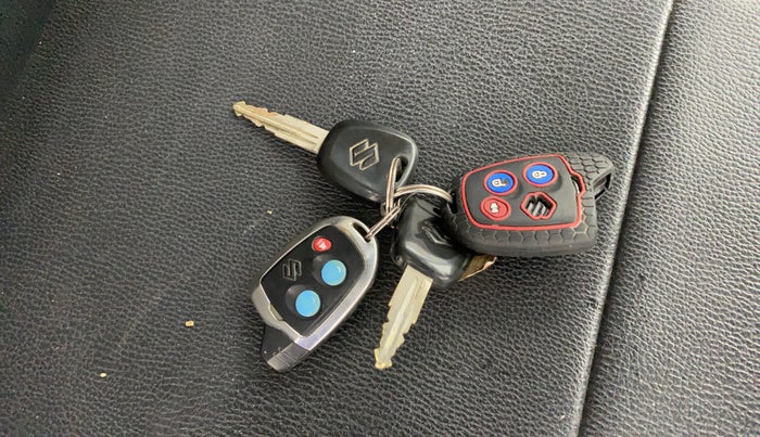 2014 Maruti Alto K10 VXI, CNG, Manual, 59,340 km, Key Close Up