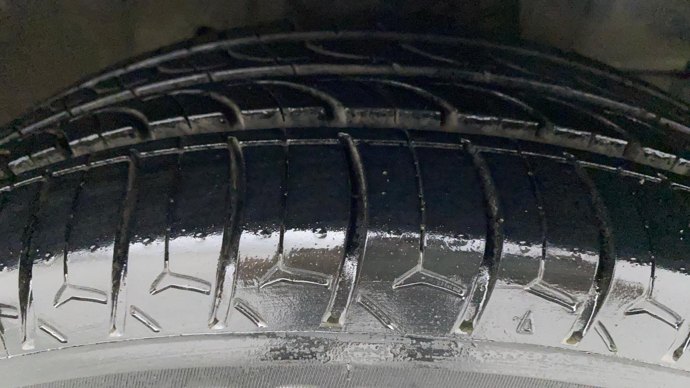 2018 Honda Jazz 1.2L I-VTEC V AT, Petrol, Automatic, 1,00,657 km, Right Front Tyre Tread