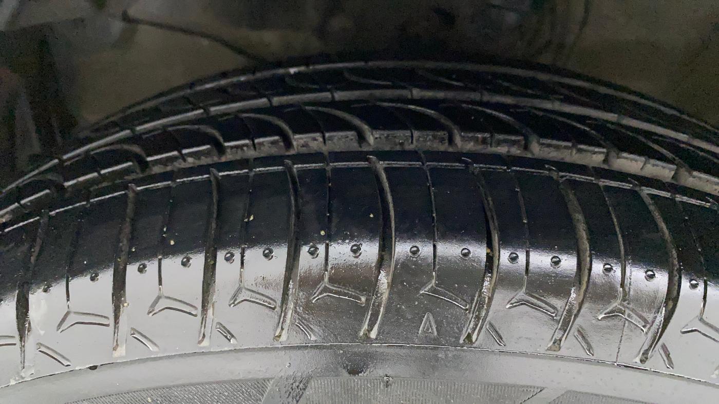 2018 Honda Jazz 1.2L I-VTEC V AT, Petrol, Automatic, 1,00,657 km, Left Front Tyre Tread