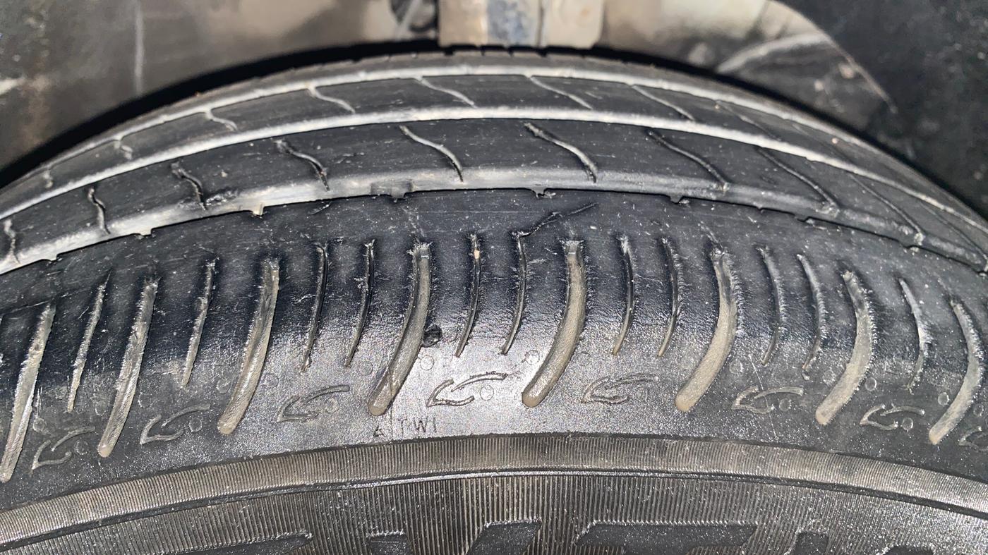 2021 Maruti Baleno DELTA PETROL 1.2, Petrol, Manual, 33,328 km, Right Front Tyre Tread