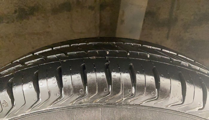 2016 Renault Kwid RXT 0.8, Petrol, Manual, 58,960 km, Left Rear Tyre Tread