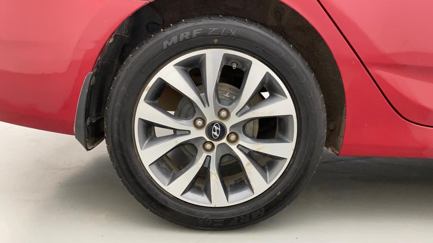 2015 Hyundai Verna FLUIDIC 4S1.6 VTVT S O AT, Petrol, Automatic, 81,562 km, Right Rear Wheel