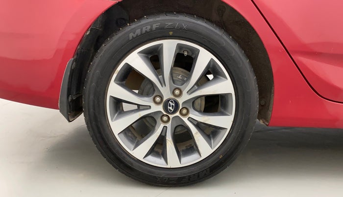 2015 Hyundai Verna FLUIDIC 4S1.6 VTVT S O AT, Petrol, Automatic, 81,562 km, Right Rear Wheel